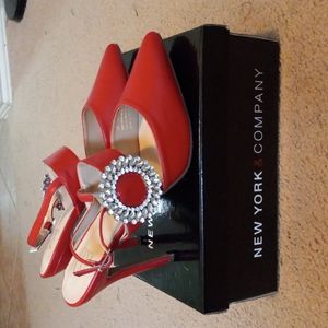 Classy red pointed heel with brooch